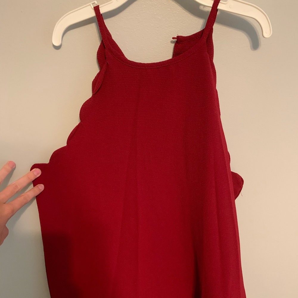 Scalloped maroon tank